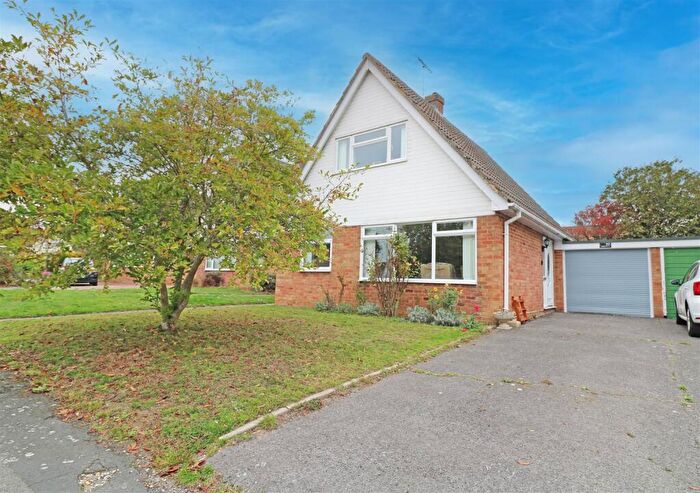 2 Bedroom Detached House For Sale In Chestnut Avenue, Hatfield Peverel, CM3