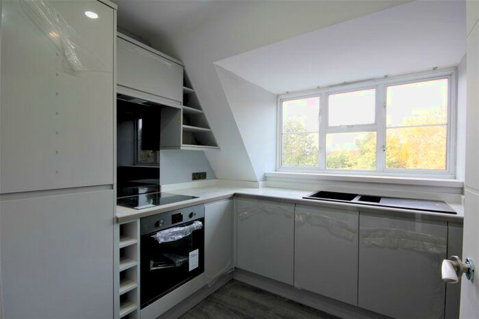 2 Bedroom Flat To Rent In Greendale, Green Avenue, Mill Hill, London, NW7