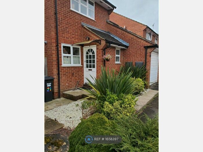 3 Bedroom Semi-Detached House To Rent In St. Michaels Court, Slough, SL2