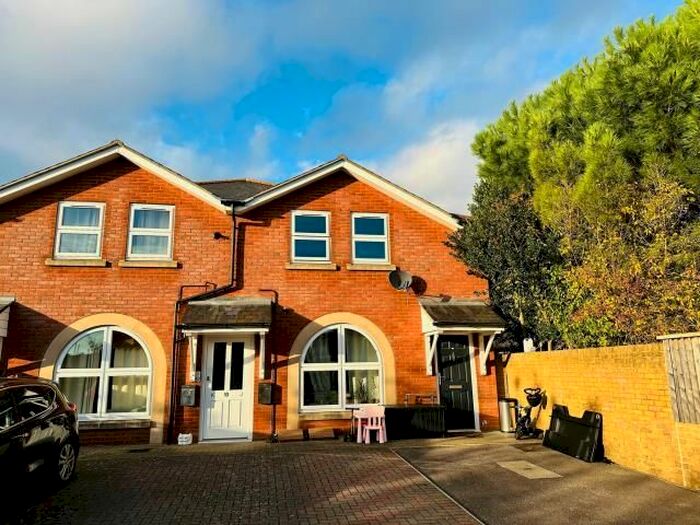 2 Bedroom Flat To Rent In Cinnaminta Road, Headington, OX3