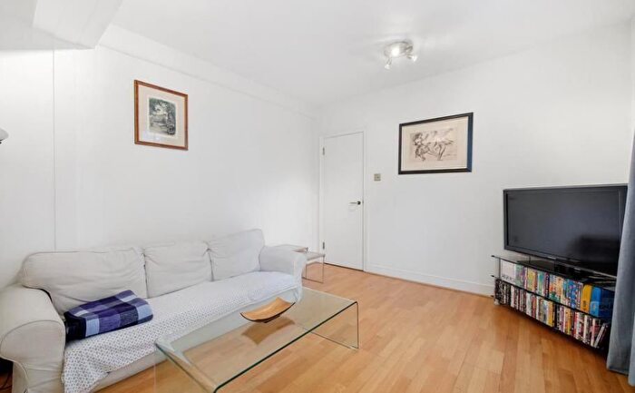 1 Bedroom Flat To Rent In Hyde Park Crescent, Paddington, London, W2