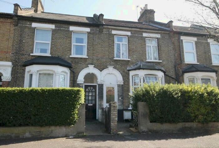 2 Bedroom Flat To Rent In Leslie Road, London, E11