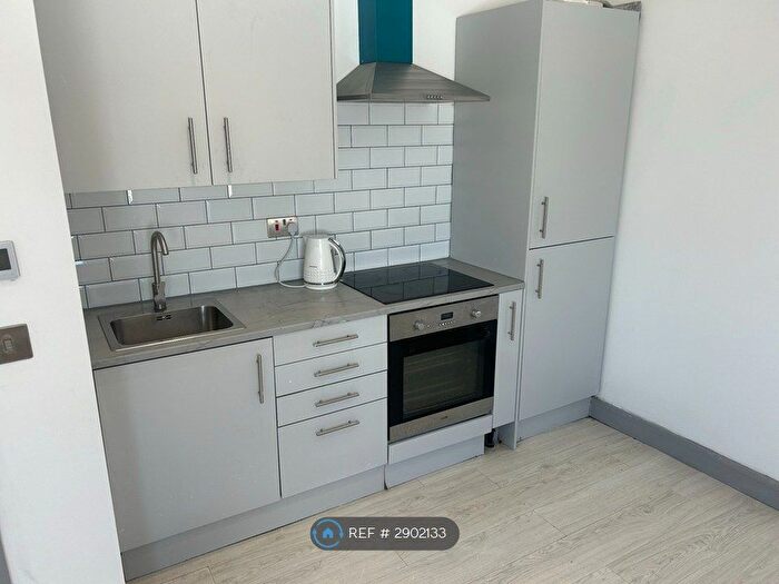 2 Bedroom Flat To Rent In Central Road, Stanford-Le-Hope, SS17