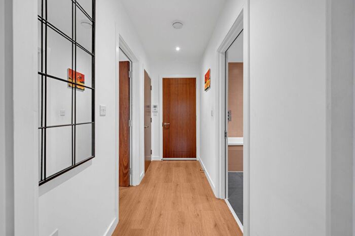1 Bedroom Flat For Sale In Knoll Rise, Orpington, BR6