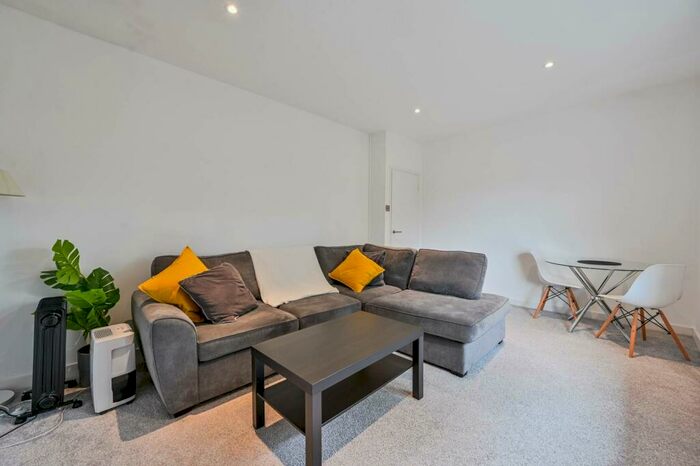 1 Bedroom Flat To Rent In St Johns Park, Blackheath, London, SE3