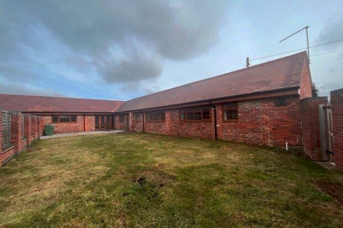 3 Bedroom Barn Conversion To Rent In Fockbury Road, Bromsgrove, B61