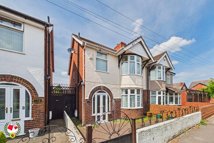 3 Bedroom Semi Detached House For Sale In Calton Road, Gloucester, GL1