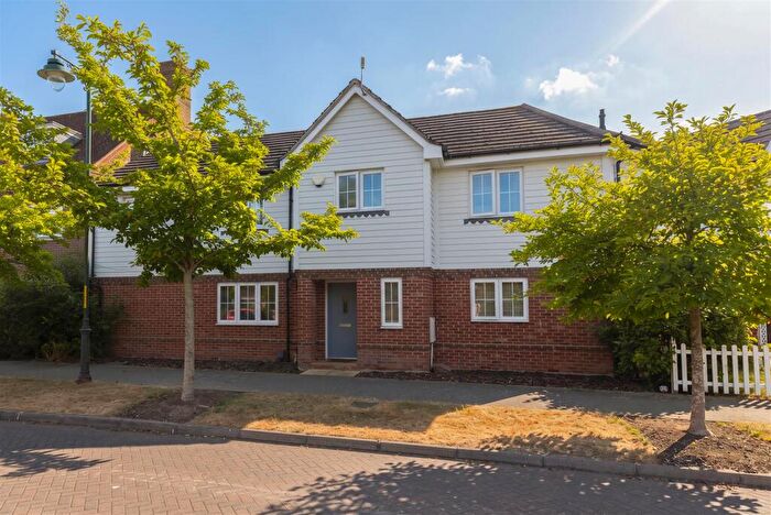 4 Bedroom Semi-Detached House For Sale In Clearheart Lane, Kings Hill, ME19