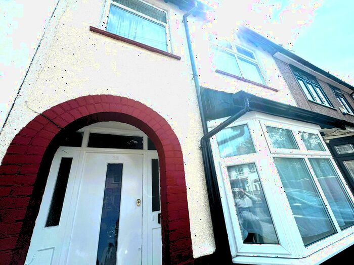 3 Bedroom Terraced House To Rent In Eastern Avenue, Ilford, IG2