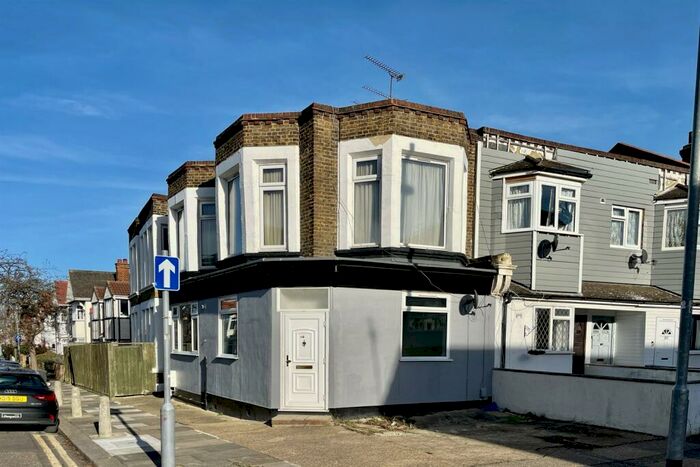 1 Bedroom Flat To Rent In Electric Avenue, Westcliff-on-Sea, SS0