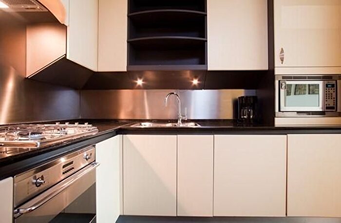 2 Bedroom Flat To Rent In Eaton House, Westferry Circus, Canary Wharf, London, E14