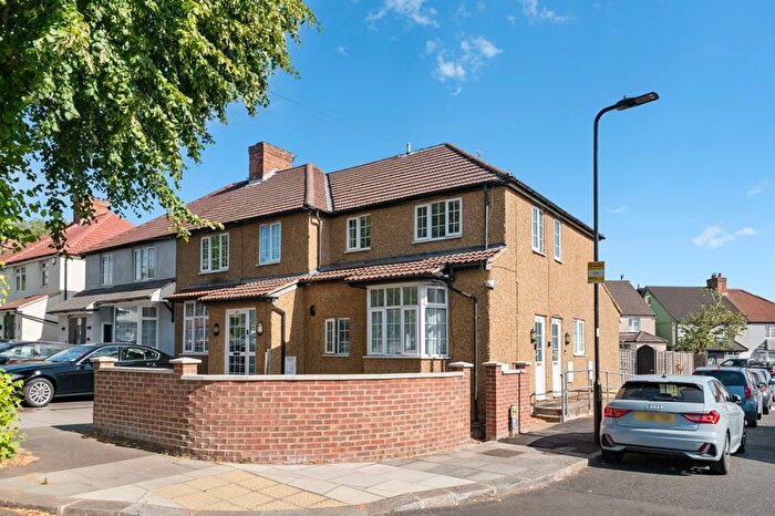 1 Bedroom Maisonette For Sale In Halsbury Road East, Northolt, UB5
