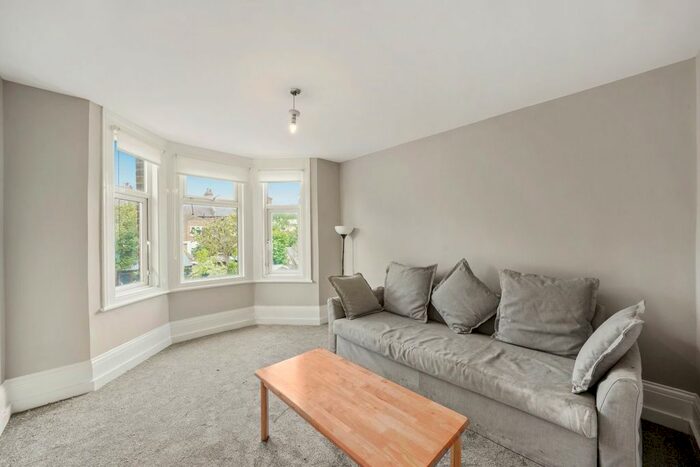 3 Bedroom Flat To Rent In Churchill Road, London, NW2