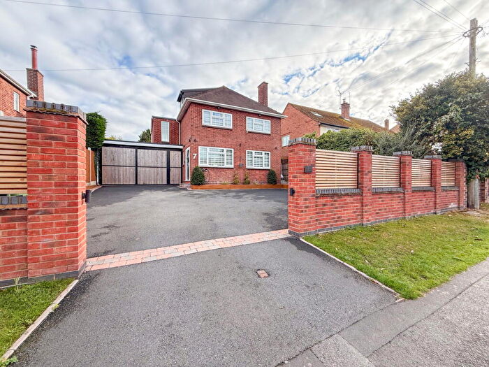 4 Bedroom Detached House For Sale In Holmwood Avenue, Just Off St Johns Avenue, Kidderminster, --No Chain--, DY11