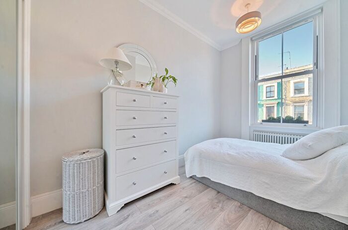 2 Bedroom Flat For Sale In Finborough Road, London, SW10