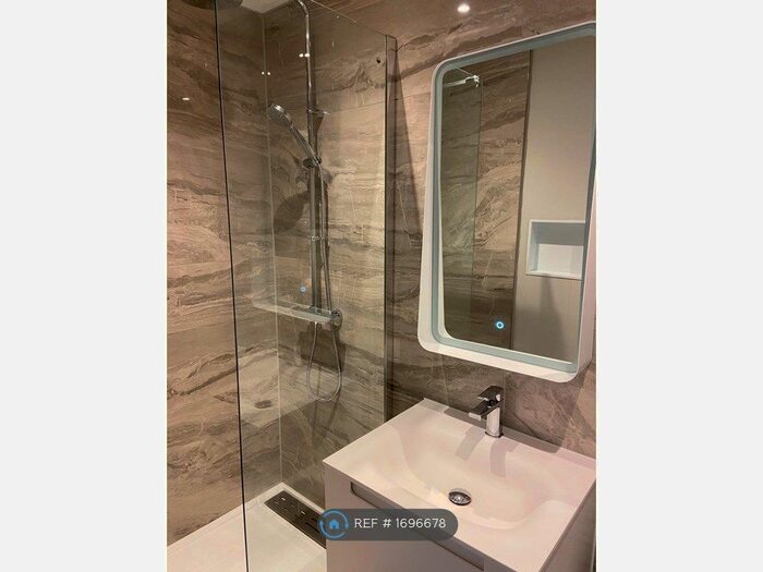 2 Bedroom Flat To Rent In Chuchill Way, Macclesfield, SK11