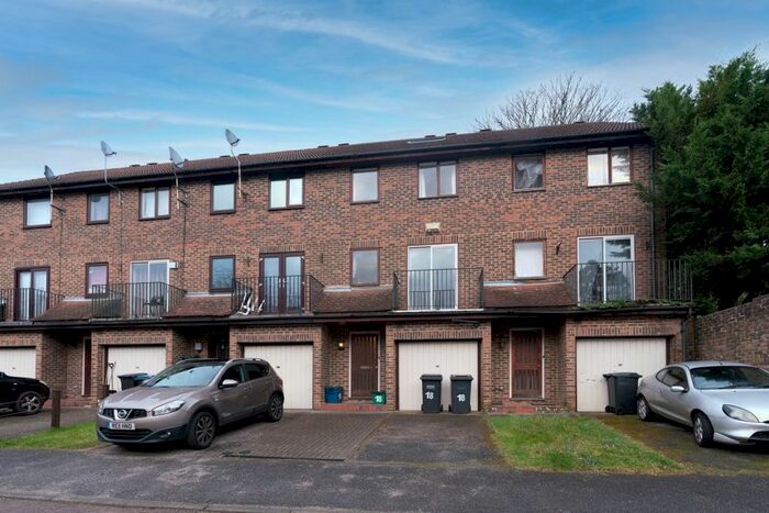 4 Bedroom Town House To Rent In Reedham Drive, Purley, CR8