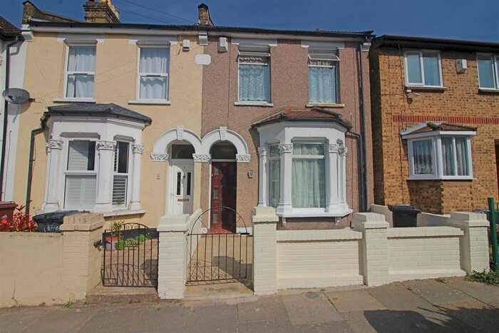 4 Bedroom Property To Rent In Roland Road, London, E17