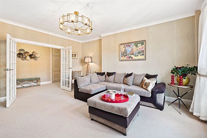 2 Bedroom Flat To Rent In Montagu Mansions, London, W1U