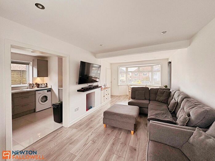 3 Bedroom Semi-Detached House For Sale In Brick Kiln Lane, Mansfield, NG18