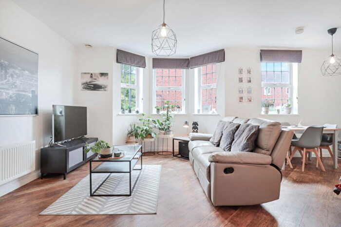 2 Bedroom Apartment For Sale In St. Peters Way, Stratford-upon-Avon, CV37