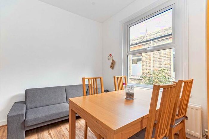 2 Bedroom Flat To Rent In Valetta Road, London W3