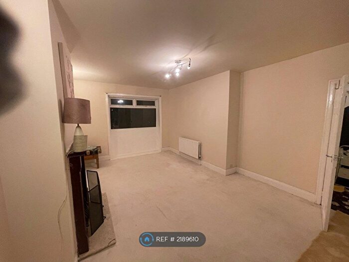 3 Bedroom Semi-Detached House To Rent In Killinghall Avenue, Bradford, BD2