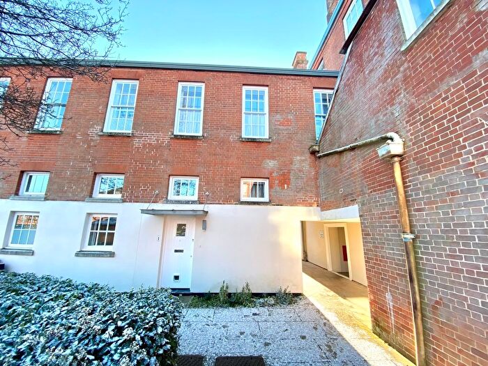 3 Bedroom Mews For Sale In East Mews, Knowle, PO17