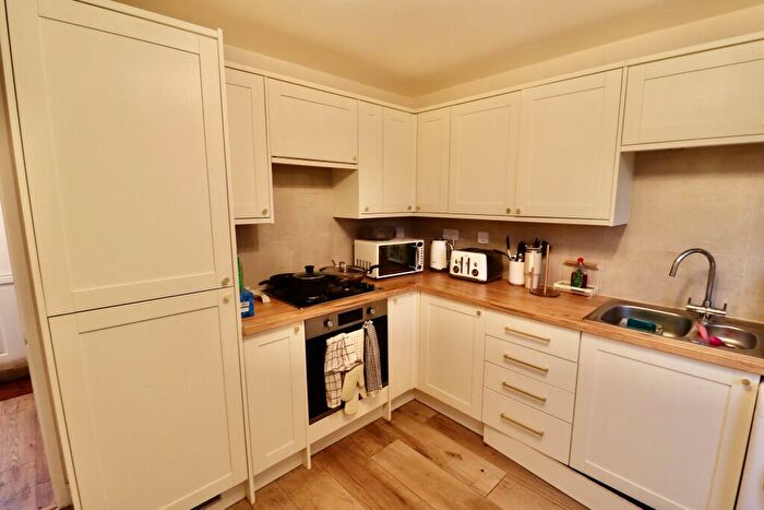 2 Bedroom House To Rent In Long Lynderswood, Basildon, SS15