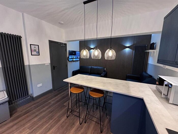 5 Bedroom House To Rent In Lenton Boulevard, Nottingham, NG7