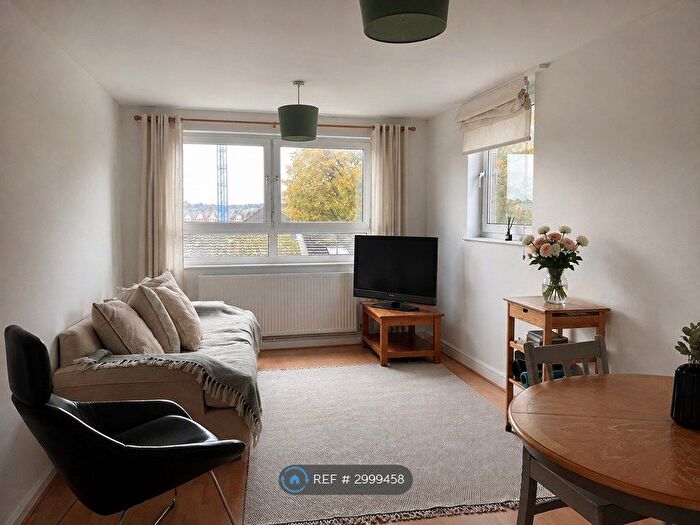 1 Bedroom Flat To Rent In Kingham Close, London, SW18