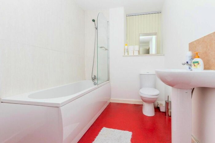 5 Bedroom Property To Rent In Green Street, LA1