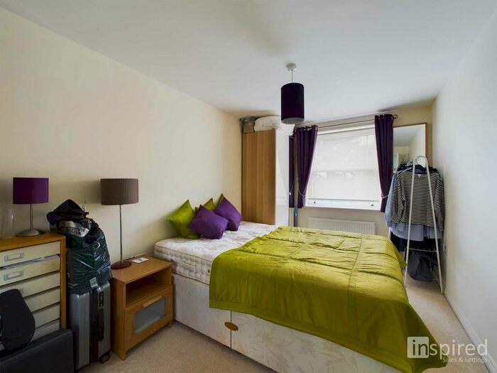 2 Bedroom Flat For Sale In Turing Gate, Bletchley, MK3