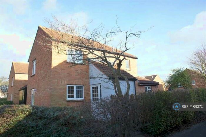 3 Bedroom End Of Terrace House To Rent In Longcross, Pennyland, Milton Keynes, MK15