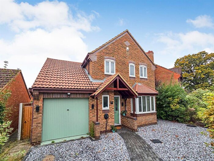 3 Bedroom Detached House For Sale In Deep Spinney, Biddenham, Bedford, MK40