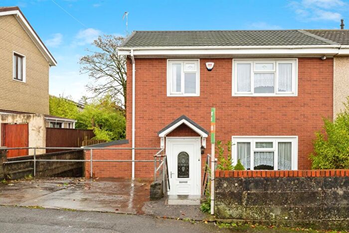 3 Bedroom End Of Terrace House For Sale In Upper Kings Head Road, Gendros, Swansea, SA5