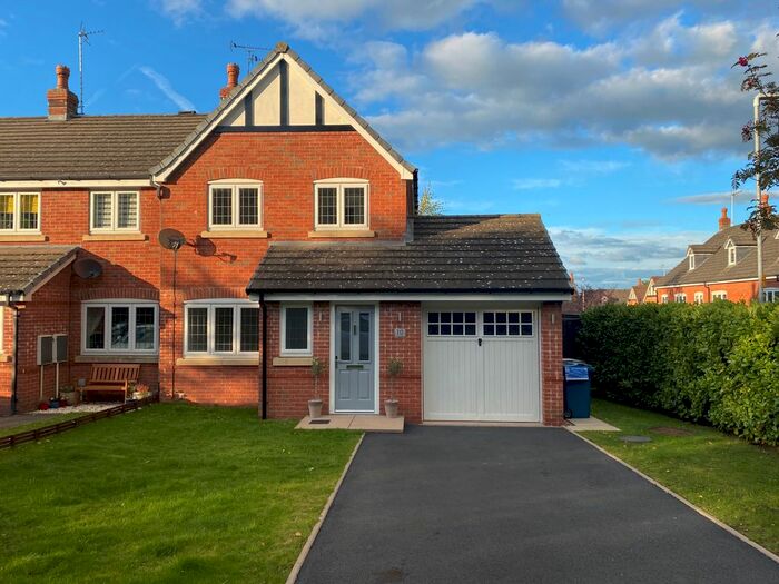 3 Bedroom Town House To Rent In Beaumont Rise, Blythe Bridge, Stoke-On-Trent, ST11