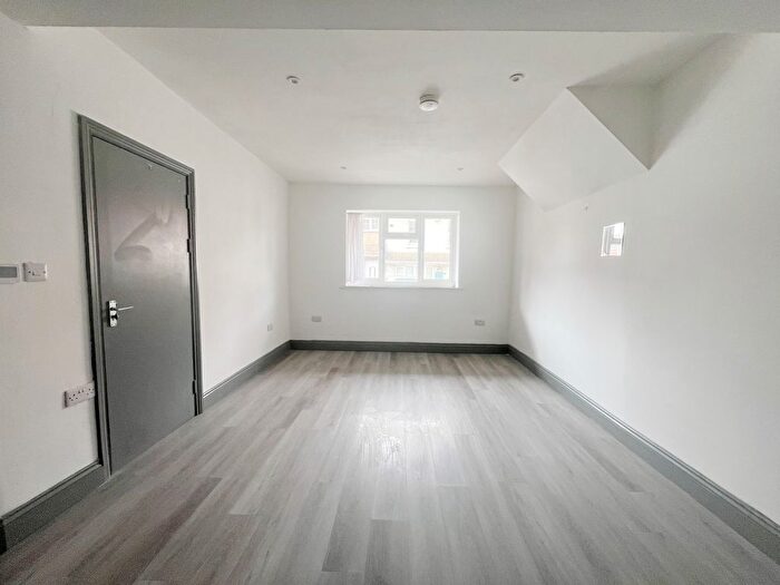 Studio To Rent In Newhall Street, Swindon, SN1