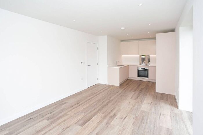 2 Bedroom Flat To Rent In Frogmore Avenue, Watford, WD17