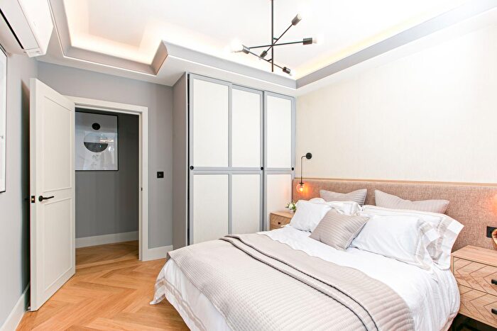 2 Bedroom Flat To Rent In Earl's Court, London, SW5