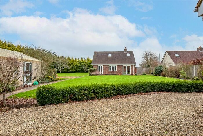 3 Bedroom Chalet For Sale In Menmarsh Road, Worminghall, Aylesbury HP18