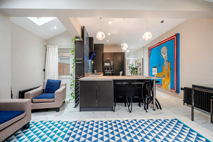 2 Bedroom Property To Rent In Phoenix Road, London, SE20