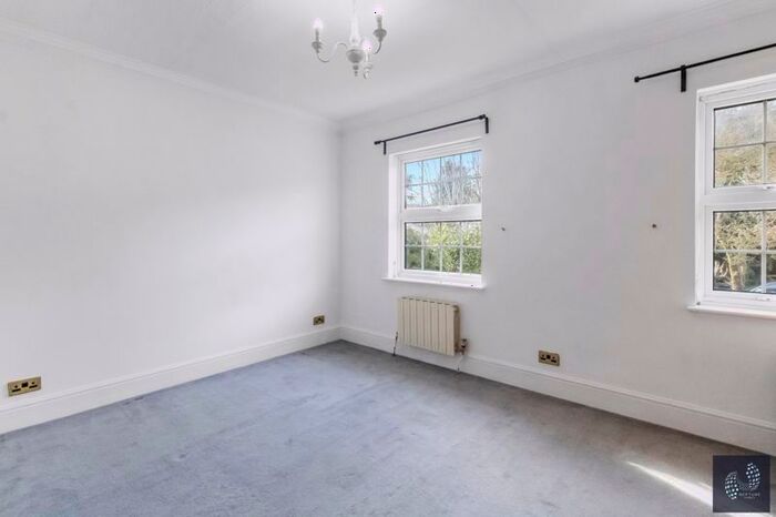4 Bedroom Property To Rent In Southway, London, N20