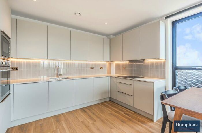 3 Bedroom Apartment To Rent In Ten Degrees, Croydon, CR0