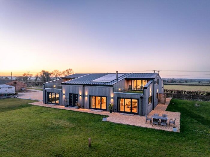 4 Bedroom Barn Conversion For Sale In Cowleaze Lane, Edington Westbury, BA13