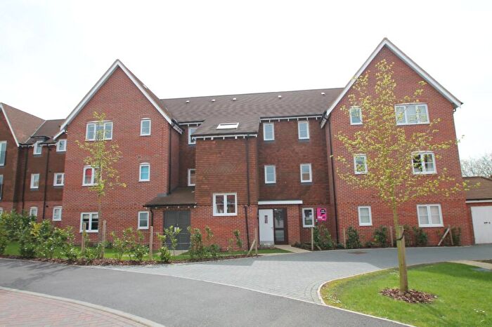 2 Bedroom Apartment To Rent In Outfield Crescent, Wokingham, RG40