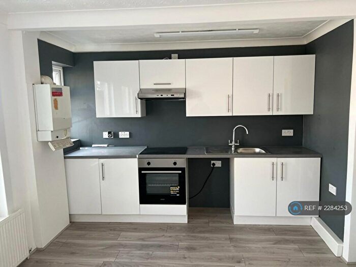 1 Bedroom Flat To Rent In York Road, Ilford, IG1