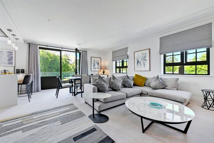 2 Bedroom Flat To Rent In Glen Island, Taplow, Maidenhead, Buckinghamshire, SL6