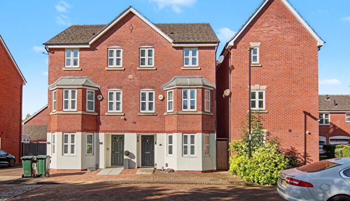 4 Bedroom Semi-Detached House For Sale In Hudson Vale, Coventry, CV4