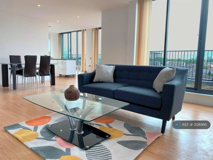 2 Bedroom Flat To Rent In Park Village East, London, NW1